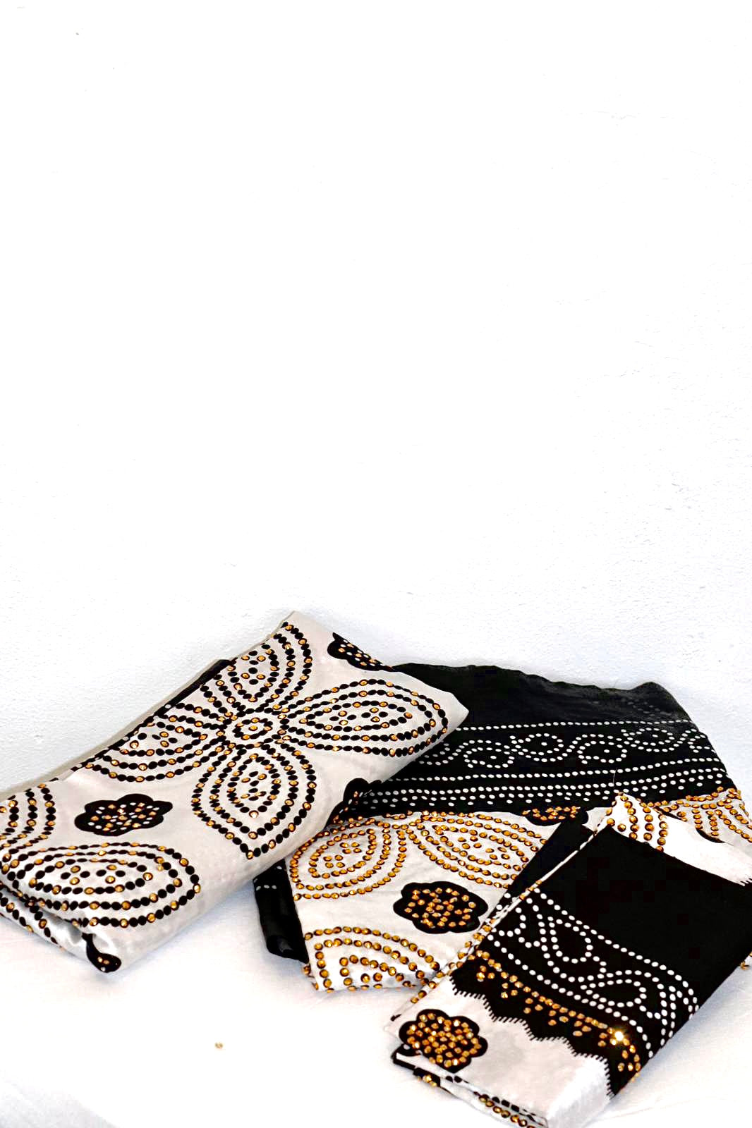 Black & white Shaash set with golden stones