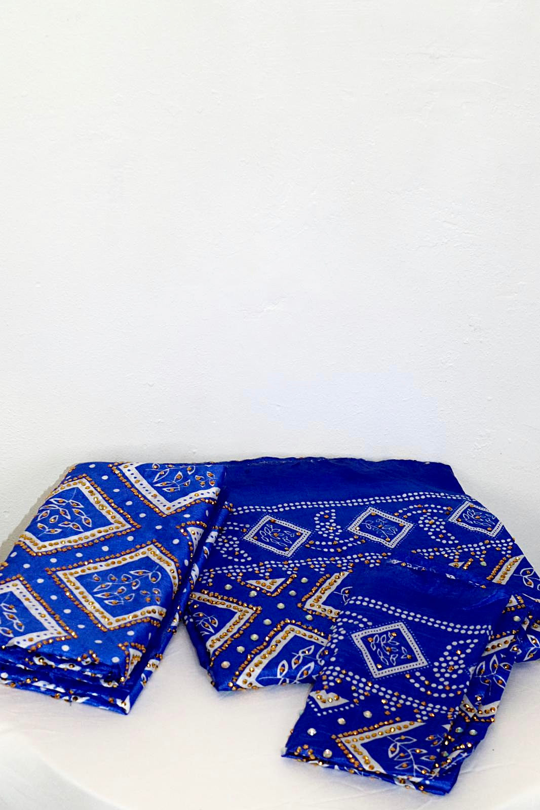 Blue & white Shaash set with golden stones