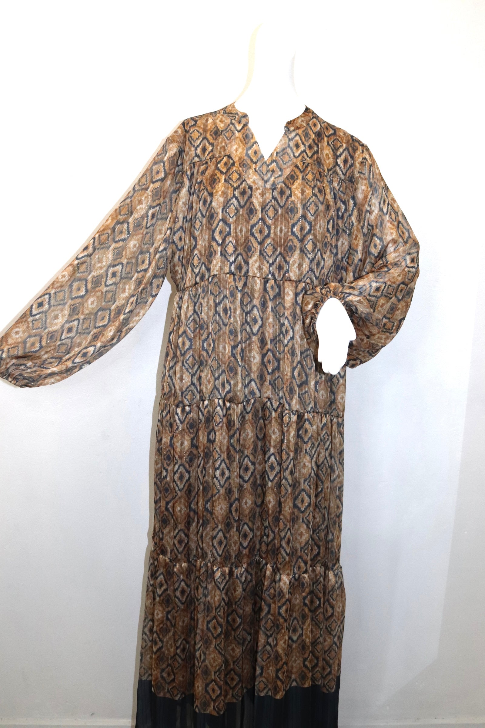 Minimalist beauty dress