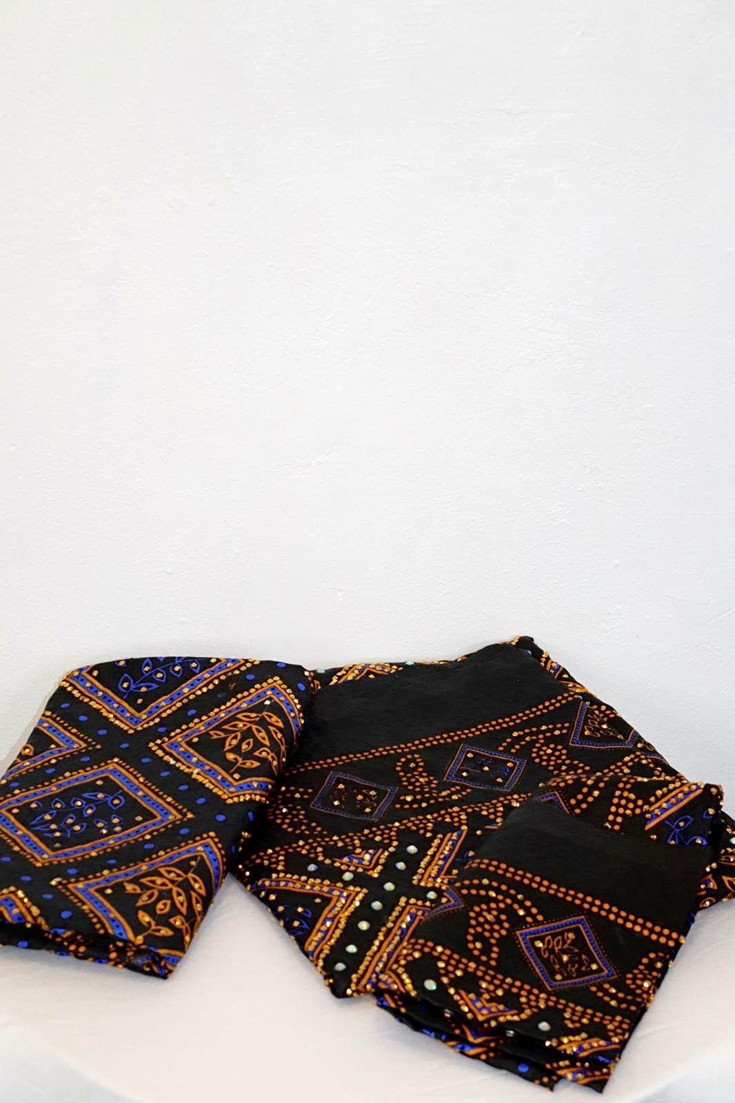 Black & yellow shaash set with golden stones