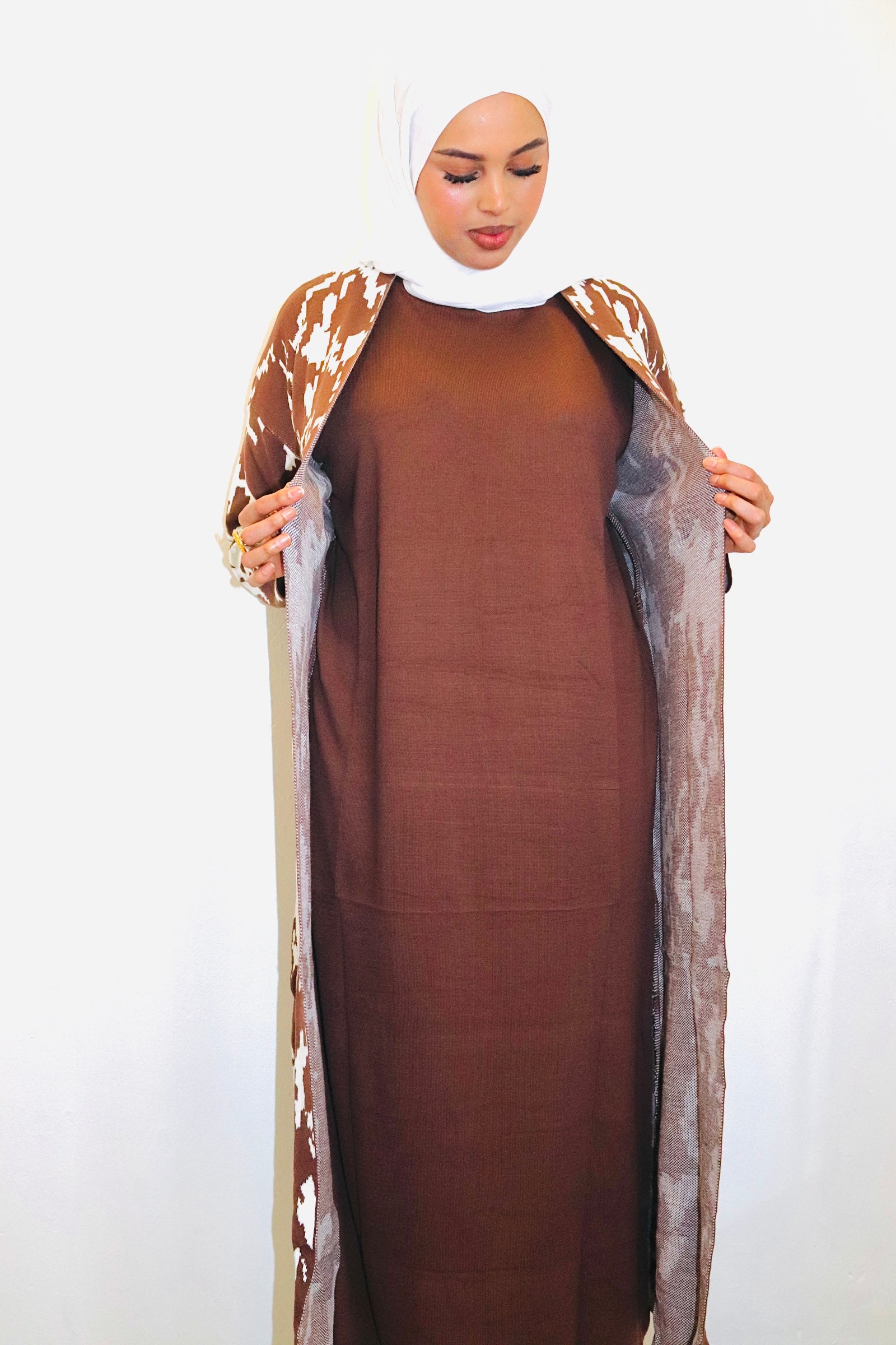 Elegant brown knit som dress