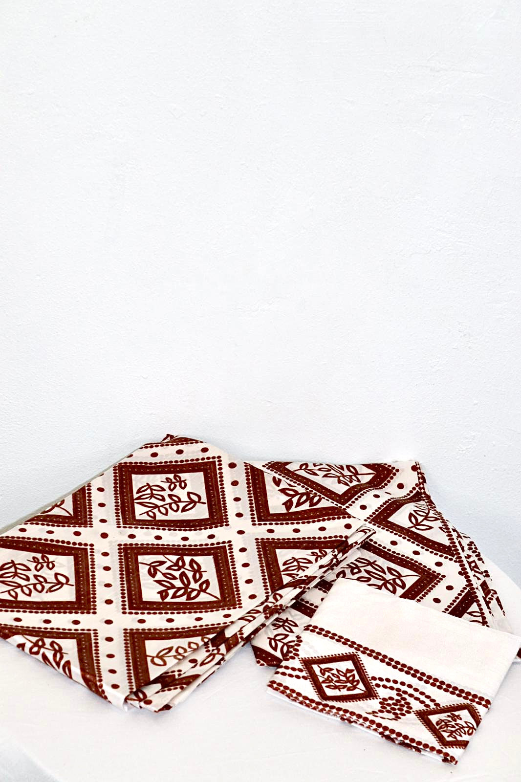 Brown & White Shaash set