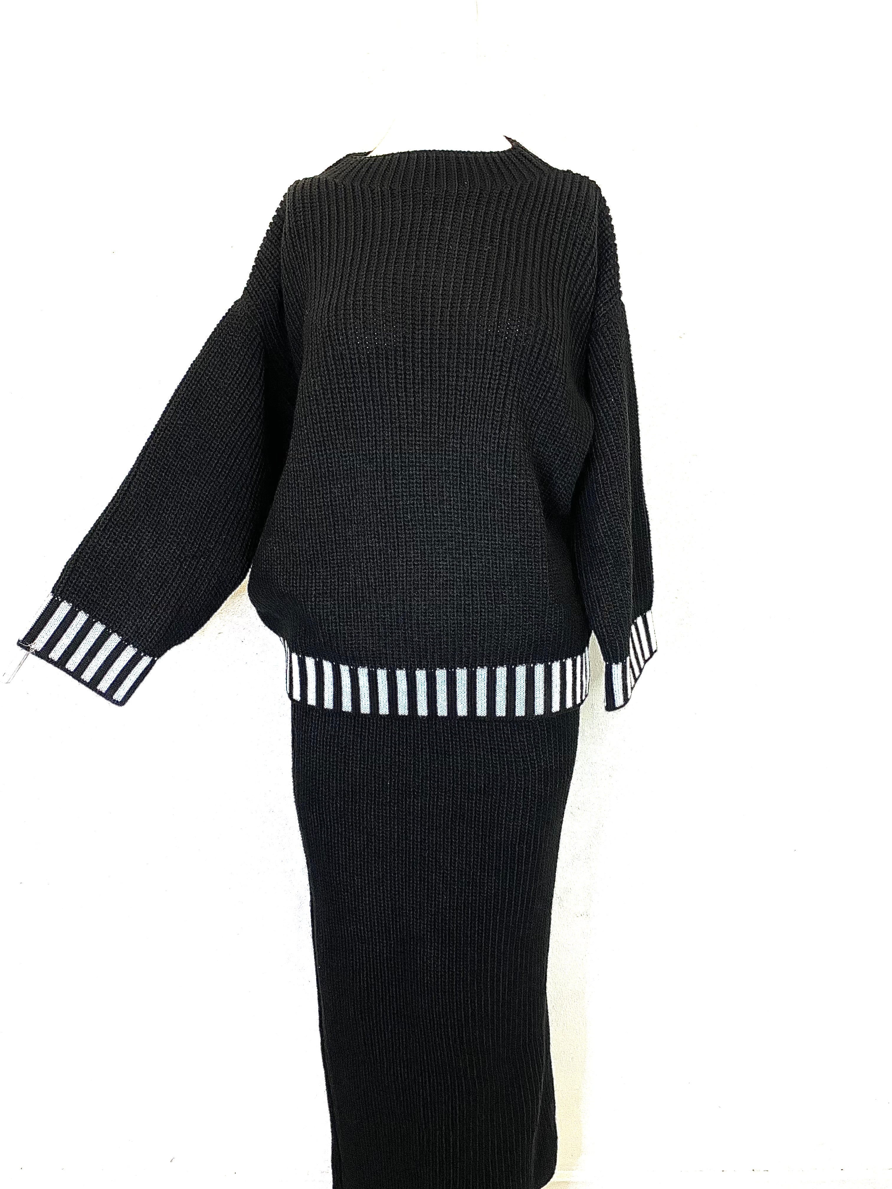 Black & white knitwear