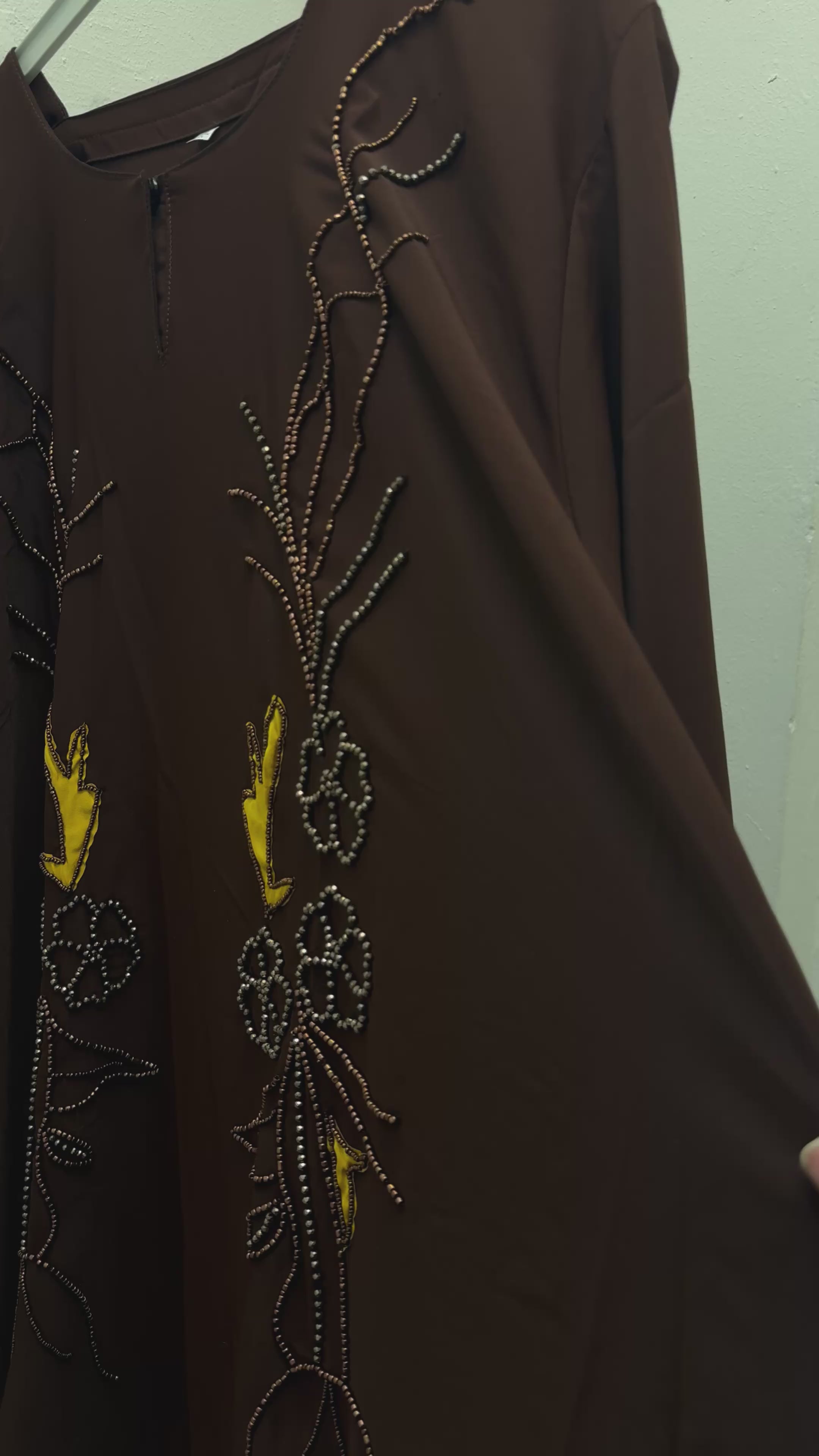 Close Abaya brown