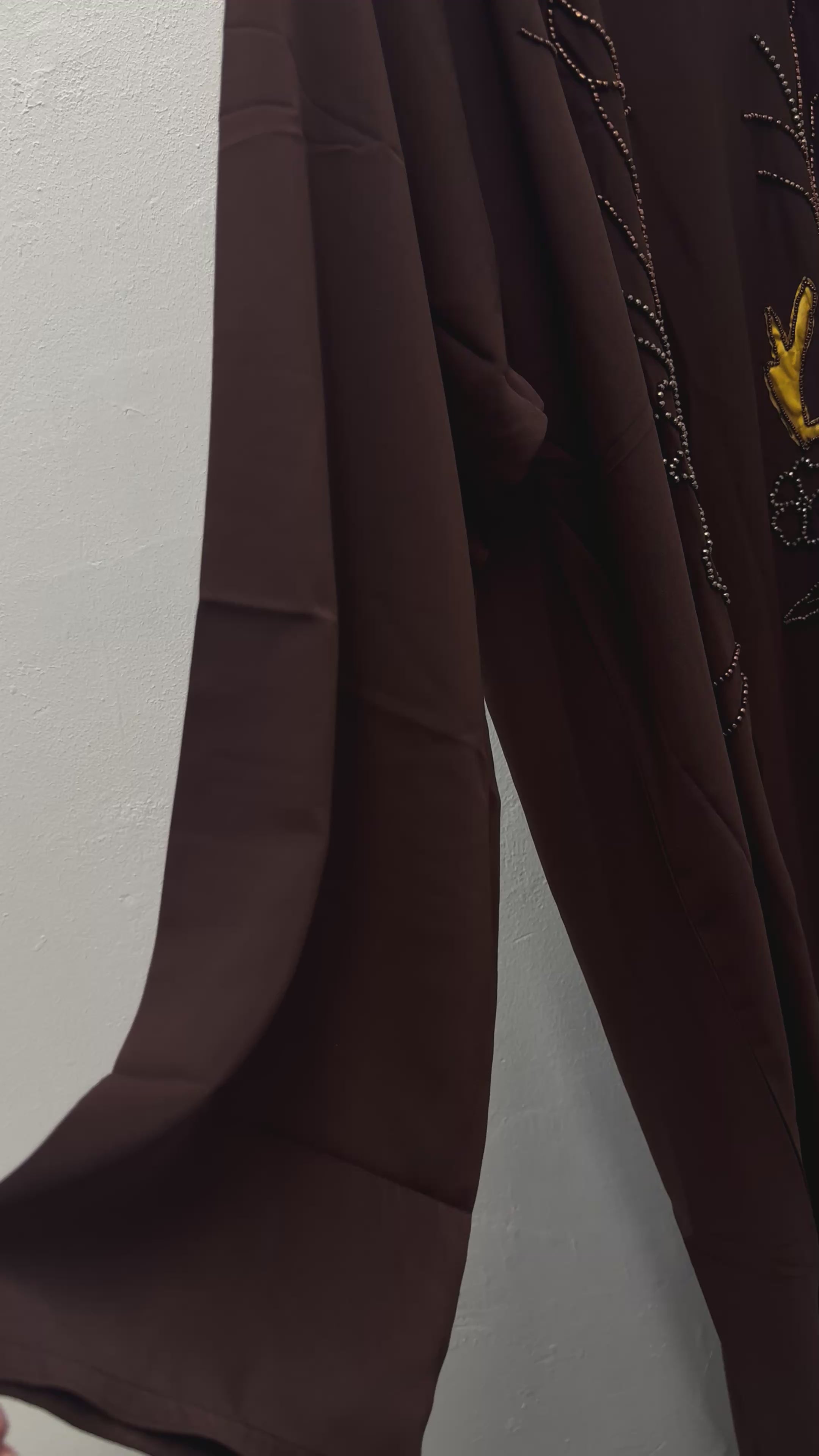Close Abaya brown